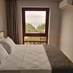 Royal Homes 403